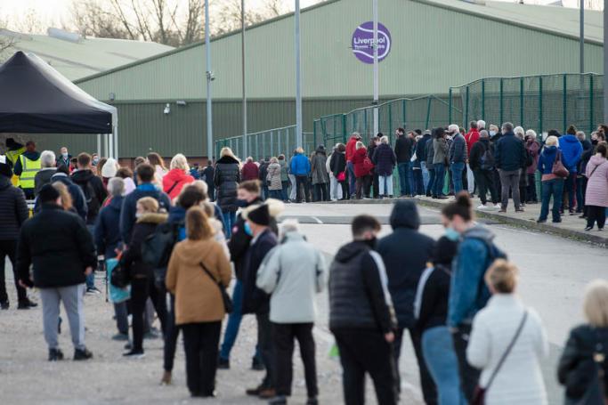 Member of the public queue before British Army soldiers conduct covid-19 test as part of operation moonshot in Wavertree Tennis centre, Britain, 06 November 2020. Photo: EPA