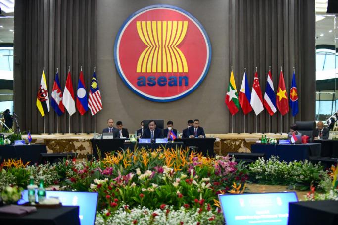 This handout picture taken and released on October 27, 2022 by the Association of Southeast Asia Nations (ASEAN) shows foreign ministers attending the Special ASEAN Foreign Ministers' Meeting (SAFMM) at the ASEAN secretariat general building in Jakarta. Southeast Asian foreign ministers said they were "even more determined" to solve the political crisis in Myanmar during talks in Indonesia on October 27 ahead of the ASEAN leaders' summit in November. Photo: AFP