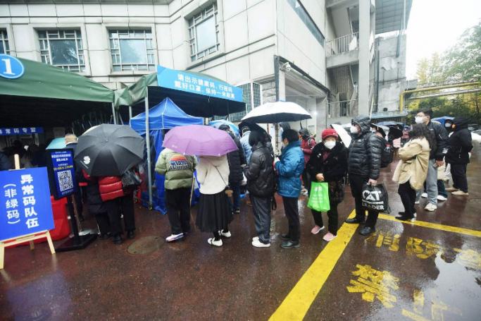 People queue for Covid tests outside a hospital in Hangzhou, in eastern Zhejiang province of China, on Friday. Photo: AFP