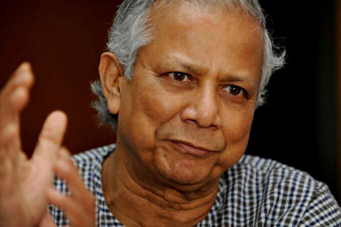 In this file photo taken on October 11, 2009, Nobel laureate Muhammed Yunus gestures during an interview with AFP at his office in Dhaka. Bangladesh has launched a corruption probe into Nobel peace laureate and microfinance pioneer Muhammad Yunus over accusations of embezzlement at a telecoms firm he chairs, the country's graft watchdog said on July 28, 2022. Photo: AFP