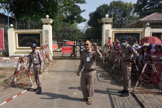 Prison officials stand guard as they prepare for the release of prisoners outside of the Insein Prison in Yangon on April 17. Photo: AFP