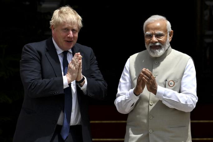  Britain's Prime Minister Boris Johnson (L) and his Indian counterpart Narendra Modi gesture before their meeting at Hyderabad House in New Delhi on April 22, 2022. Photo: AFP