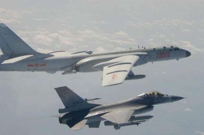 A Taiwanese F-16 fighter jet flying next to a Chinese H-6 bomber (top) off the coast of Taiwan.(AFP / File)