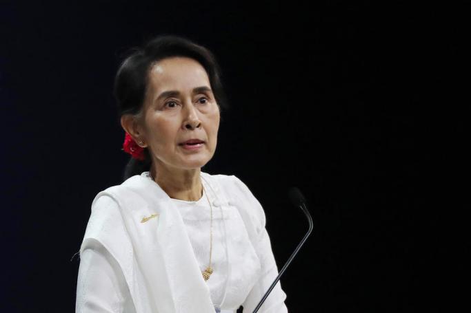 Myanmar's State Counsellor Aung San Suu Kyi (R) speaks during the World Economic Forum (WEF) on ASEAN at the National Convention Center in Hanoi, Vietnam, 13 September 2018. Photo: EPA