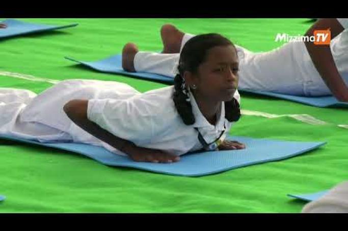 Embedded thumbnail for Indians take part in International Yoga Day event at UNESCO World Heritage Site
