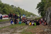 This handout taken and released by the Royal Malaysia Police on April 20, 2022 shows Rohingya refugees, who had escaped from Malaysian Immigration's temporary Sungai Bakap depot, detained on the side of a highway in Penang. Photo: AFP