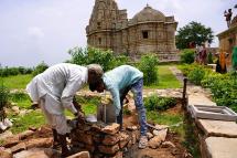  This photo taken on August 11, 2021 shows workers installing a new lighting rod after lighting damaged a chunk of stone from one of its towers at Chittorgarh Fort in Chittorgarh. Around 2,500 people die in lightning strikes around India each year, according to government figures, compared to just 45 in the United States. Himanshu SHARMA / AFP
