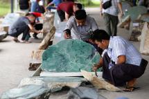 Buyers examine jade stones on sale, displayed at the 54th Myanmar Jade and Gems Emporium in Naypyitaw, Myanmar, 02 August 2017. The event runs from 02 August to 11 August 2017. Photo: Hein Htet/EPA
