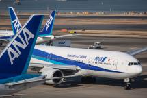 Boeing 787 aircrafts of All Nippon Airways (ANA) taxying on the tarmac at Tokyo's Haneda Airport in Tokyo, Japan, 28 January 2016. Photo: Christopher Jue/EPA
