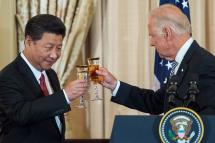 US Vice President Joe Biden and Chinese President Xi Jinping toast during a State Luncheon for China hosted by US Secretary of State John Kerry on September 25, 2015. Photo: AFP