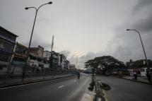 A deserted road during the island wide hartal at the capital Colombo, Sri Lanka, 06 May 2022. Photo: EPA