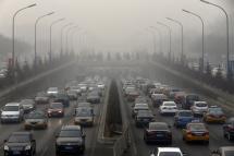 A general view of a main road amidst haze in Beijing, China. Photo: EPA