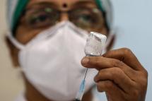 An Indian health worker mocks the vaccination process during a dry run of Covid-19 vaccination inside a Covid-19 vaccination centre at Rajawadi Hospital, in Mumbai, India, 08 January 2021. Photo: EPA ...