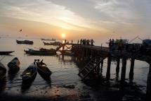 Fishing boats arrive in the morning at a jetty near the market in Sittwe, Rakhine State. Photo: Nyunt Win/EPA-EFE
