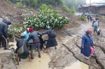 A landslide from July 25 to 31 on Kalay-Falam-Haka Road, disrupted transport in Falam Township and surrounding areas. Photo: Bik Lian

