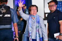 Former Philippine senator and human rights campaigner Leila de Lima (C) waves at the media as she leaves the police custodial center at Camp Crame in Manila on November 13, 2023. / Photo: AFP