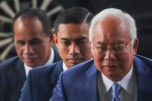Former Malaysia prime minister Najib Razak (R) arrives at the Kuala Lumpur High Court complex in Kuala Lumpur, Malaysia, 28 August 2019. Photo: Fazry Ismail/EPA