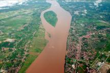 An aerial view of the Mekong river, which separates Thailand and Laos, in Vientiane on Tuesday 22 March 2005. Photo: EPA
