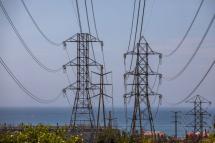 High tension towers are seen in Redondo Beach, California on August 16, 2020. Photo: AFP