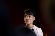(FILE) - Myanmar opposition leader Aung San Suu Kyi speaks during a press conference in Oslo, Norway, 15 June 2012. Photo: EPA