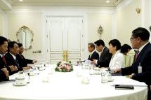 South Korean President Park Geun-hye (3-R) holds a meeting with visiting Myanmar Commerce Minister Than Myint (3-L) at her office in Seoul, South Korea, 04 July 2016. Photo: YONHAP South Korea Out/EPA
