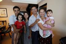 Reuters reporter Wa Lone (C-R) poses with wife Pan Ei Mon (2-R) and daughter, along with Reuters reporter Kyaw Soe Oo (L) carrying his daughter next to wife Chit Su Win (C-L), after being freed from prison, in Yangon, Myanmar, 07 May 2019. Photo: EPA