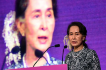 Myanmar's State Counsellor Aung San Suu Kyi speaks at a business forum on the sidelines of the 33rd Association of Southeast Asian Nations (ASEAN) summit in Singapore. Photo: AFP
