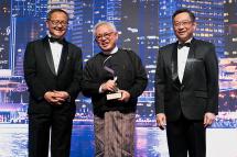 From left to right: Mr Willy Cheng, Chairman, Singapore Institute of Directors, Mr Serge Pun, Executive Chairman, Yoma Strategic Holdings and Mr Gan Kim Yong, Minister for Health.
