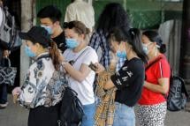 A group of Chinese tourists wear protective masks at the Fort railway station in Colombo, Sri Lanka, 27 January 2020. Photo: Chamila Karunarathne/EPA