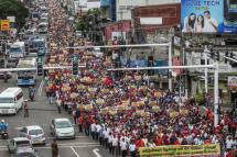 People take part in a protest march organized by the National Peoples’ Power (NPP) party against the government, in Colombo on August 20, 2022. / Photo: AFP
