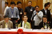 State Counsellor of Myanmar Aung San Suu Kyi (C) looks on as she and members of the Union Peace Dialogue Joint Committee attend a meeting in Naypyitaw, Myanmar, 27 May 2016. Photo: Hein Htet/EPA
