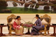 Myanmar's State Counsellor Aung San Suu Kyi (R) meets with Sushma Swaraj(L) India's Minister of External Affairs, during their meeting at the presidential house in Naypyitaw, Myanmar, 22 August 2016. Photo: Hein Htet/EPA
