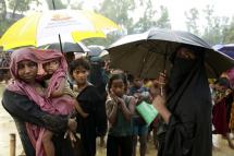 (File) Rohingya refugees stand in queue during rain to collect relief goods near a center in Balukhali, in Coxsbazar, Bangladesh, 12 October 2017. Photo: EPA