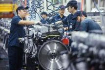 Manufacturing activity in China edged up in November on the back of an easing in power shortages and a drop in some raw material costs, official data showed (AFP/STR)