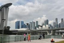  People enjoy the view of the city skyline along Marina Bay in Singapore. Photo: AFP
