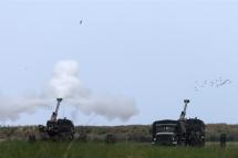 Philippine Army soldiers conduct field artillery firing drills during the Philippines-US 38th Balikatan Exercises attended by Philippine President Ferdinand Marcos Jr., at Naval Station Leovigildo Gantioqui in Zambales province, north of Manila, Philippines 26 April 2023. Photo: EPA