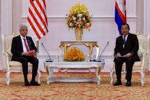 A handout photo made available by the Government Cabinet shows Prime Minister of Malaysia Ismail Sabri Yaakob (L) attending a meeting with his Cambodian counterpart Hun Sen (R) at the Peace Palace in Phnom Penh, Cambodia, 24 February 2022. Photo: EPA