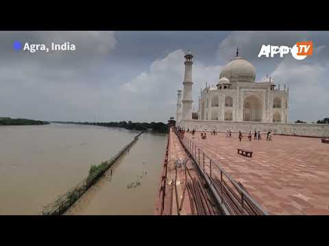 India: Rising floodwaters reach iconic Taj Mahal walls | Mizzima ...